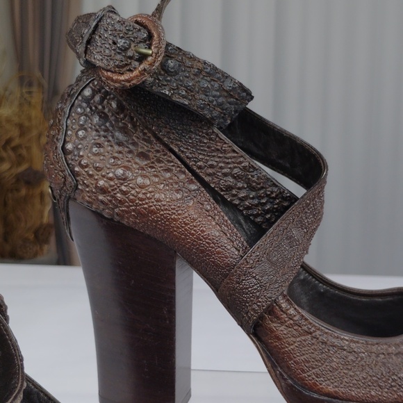 Donna Karan Collection Alligator Leather Women's Heels. - Picture 8 of 16